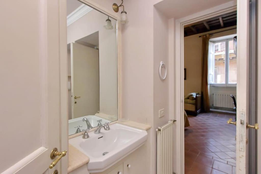 Navona Elegant Two Bedroom Apartment โรม ภายนอก รูปภาพ