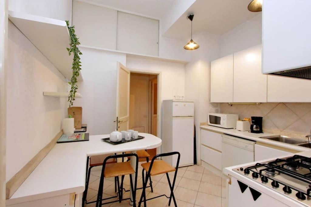Navona Elegant Two Bedroom Apartment โรม ภายนอก รูปภาพ