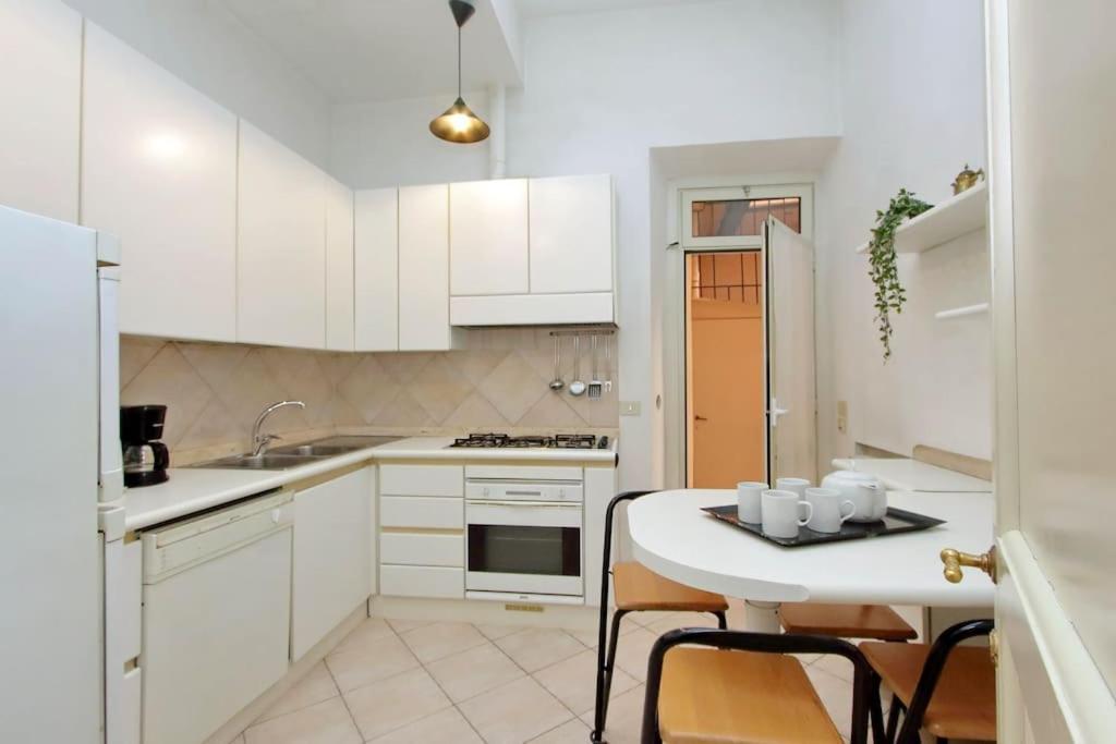 Navona Elegant Two Bedroom Apartment โรม ภายนอก รูปภาพ
